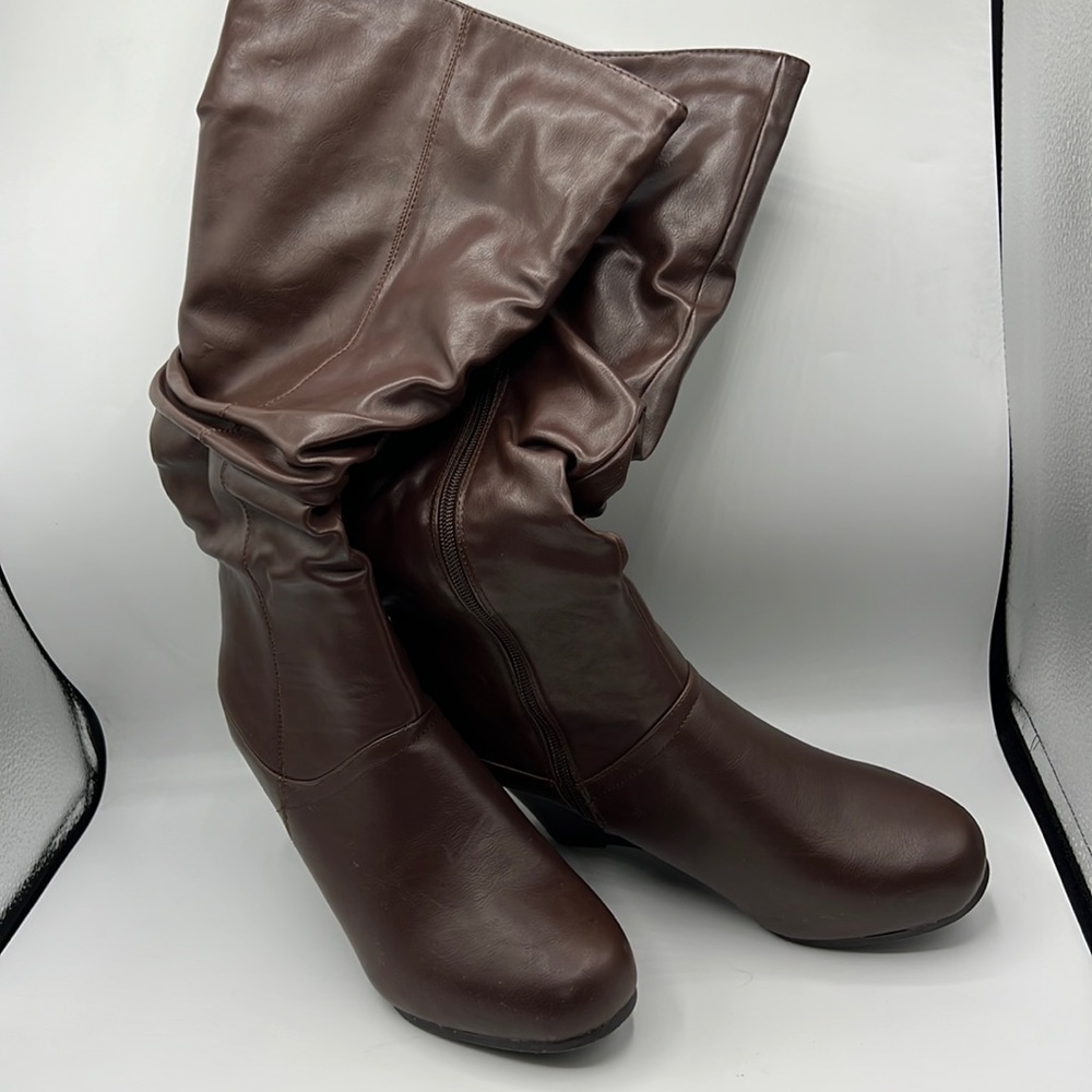 Journee Collection Wedge Boots. Brown. Size 9 1/2.